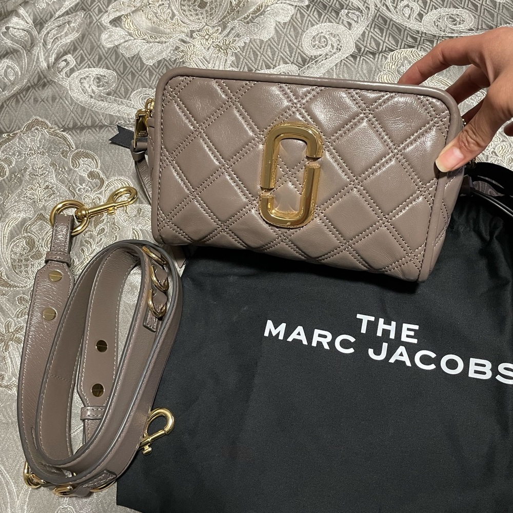 MARC JACOBS 21 Softshot Quilted Crossbody